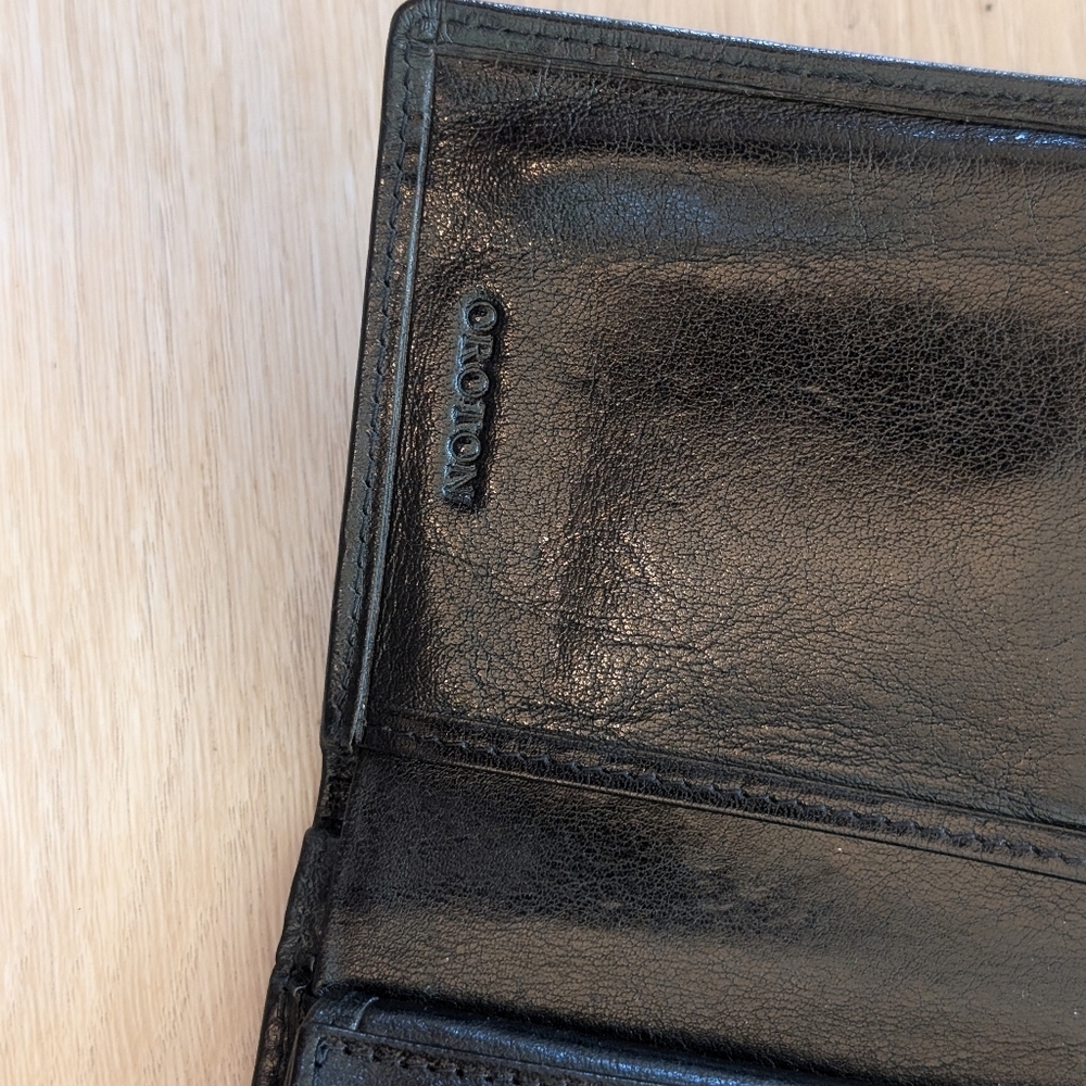 Oroton Black Leather Tri Fold Wallet - Picture 6 of 6